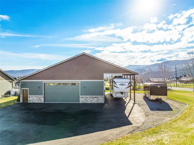 $1,450,000 | 825 American Fruit Road, Wenatchee, WA 98801