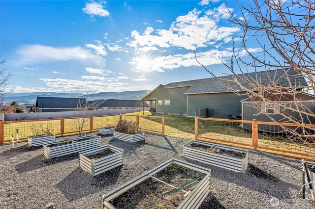 $1,450,000 | 825 American Fruit Road, Wenatchee, WA 98801