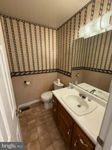 $5,200 | 10 Candlelight Court, Rockville, MD 20854