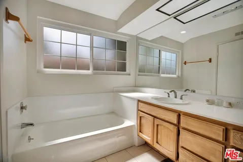$615,000 | 7100 Balboa Boulevard, Unit 702, Van Nuys, CA 91406