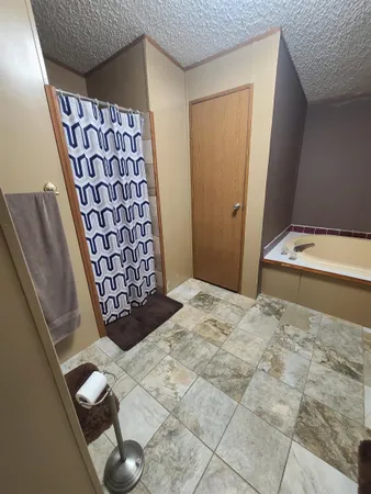 $200,000 | 9631 Southwest Santa Fe Lake Road, Augusta, KS 67010