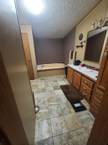 $200,000 | 9631 Southwest Santa Fe Lake Road, Augusta, KS 67010