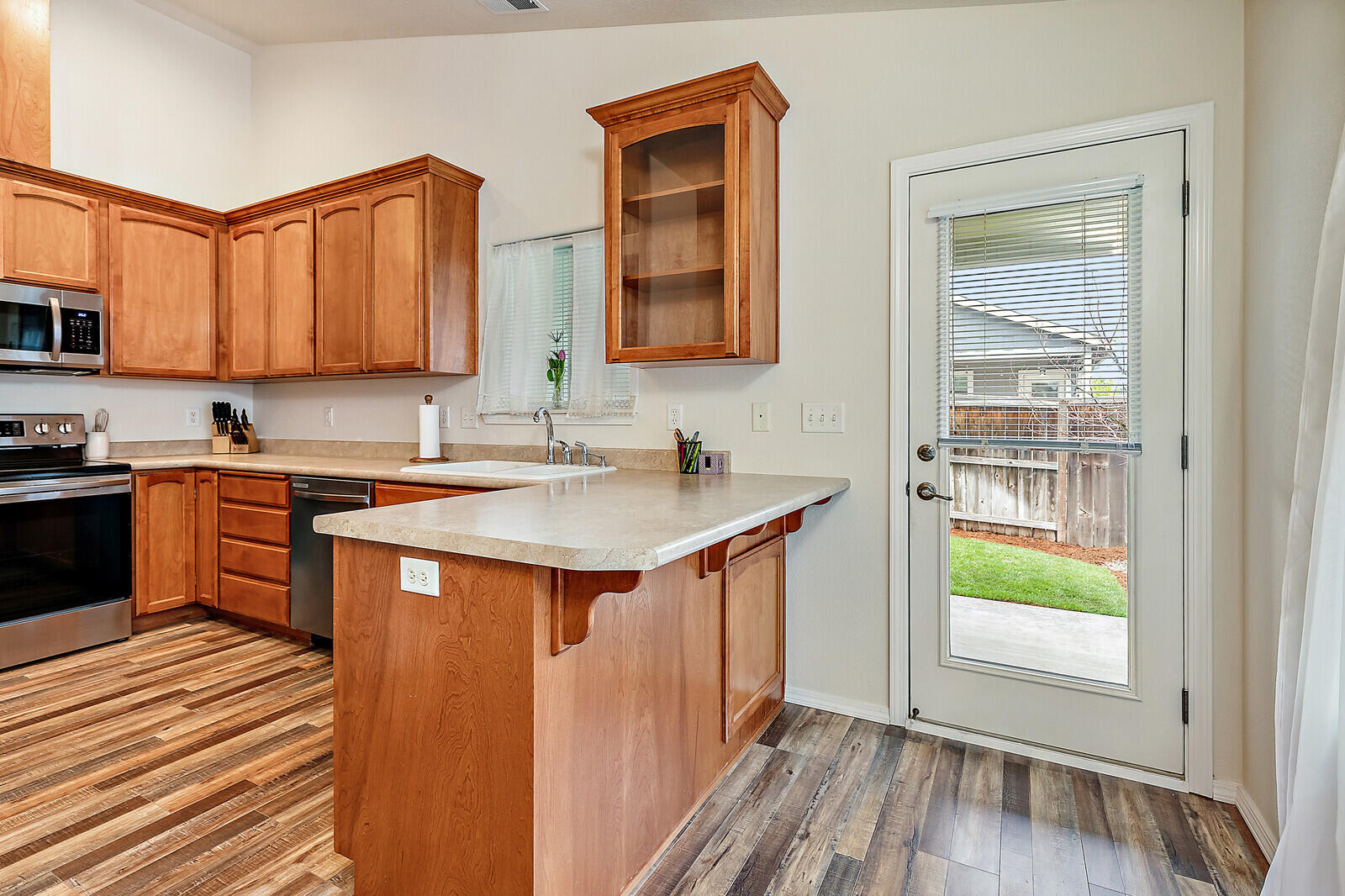 705 Midway Road Medford, OR 97501 - Photo 10 of 31 20_MRd_20_mls