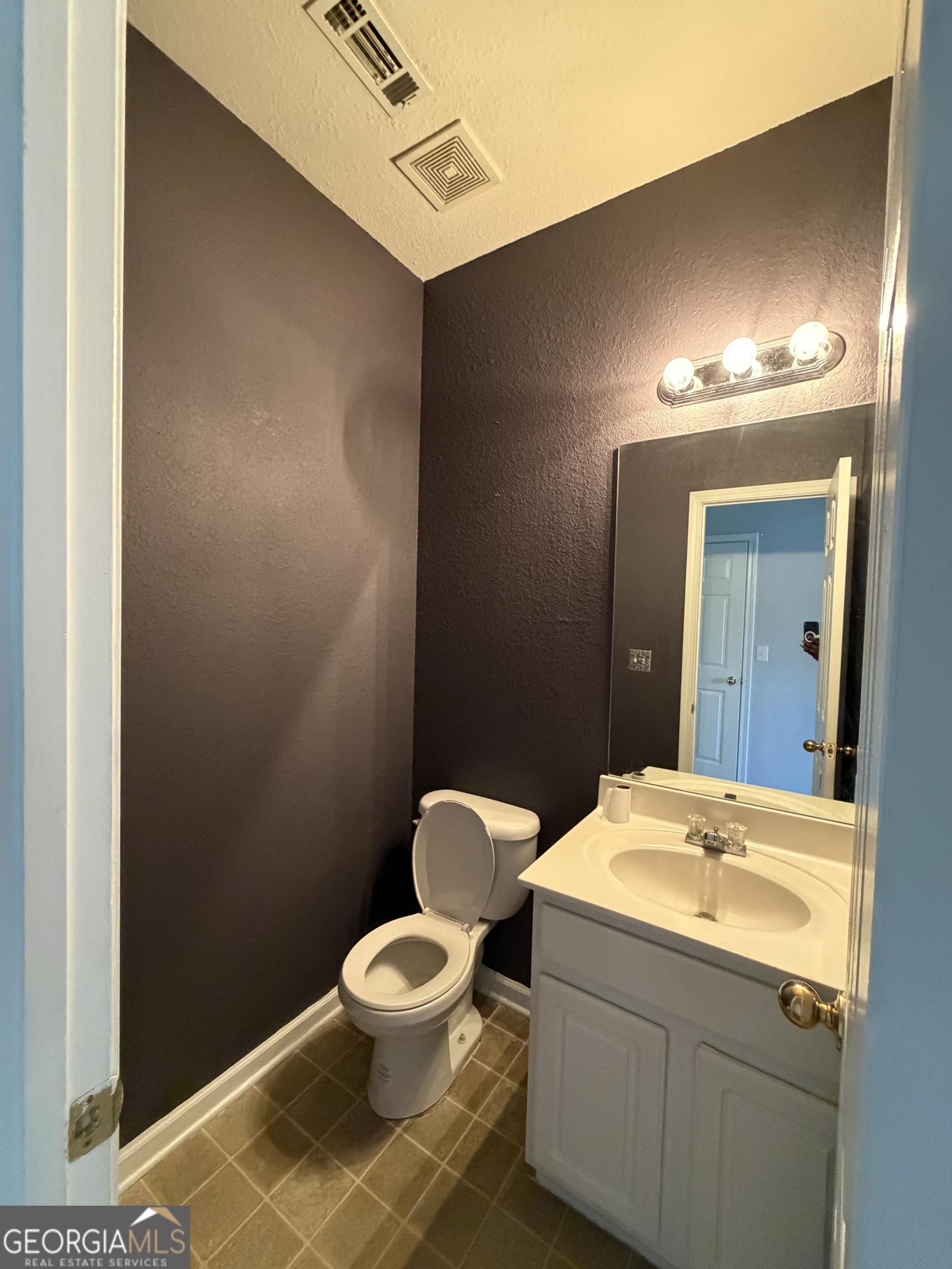 2807 Snapfinger Manor Decatur, GA 30035 - Photo 4 of 17 a bathroom with a toilet sink and mirror