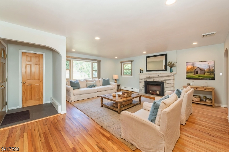 42 Everdale Road Randolph, NJ 07869 - Photo 3 of 34