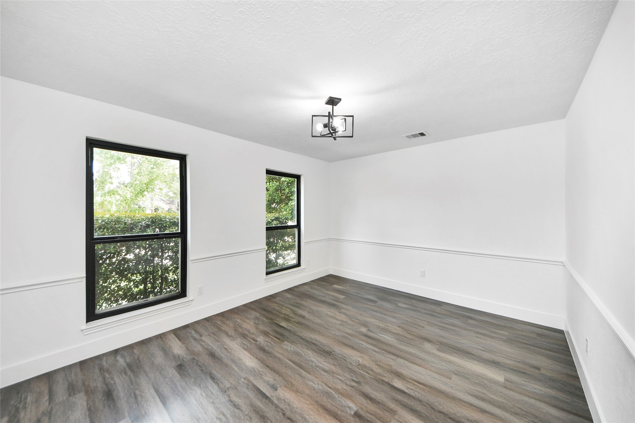 8510 Canyon Pine Drive Spring, TX 77379 - Photo 18 of 42 an empty room with windows and closet