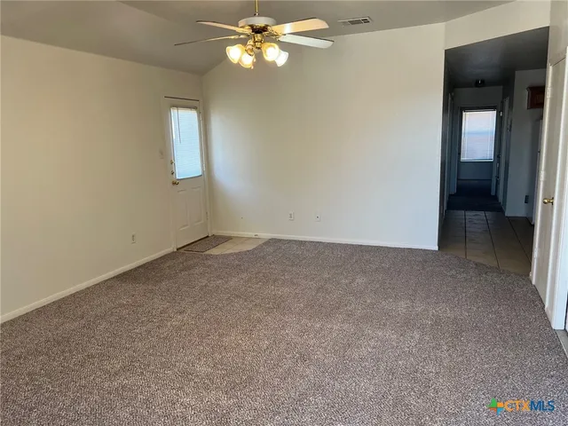 a view of empty room with window