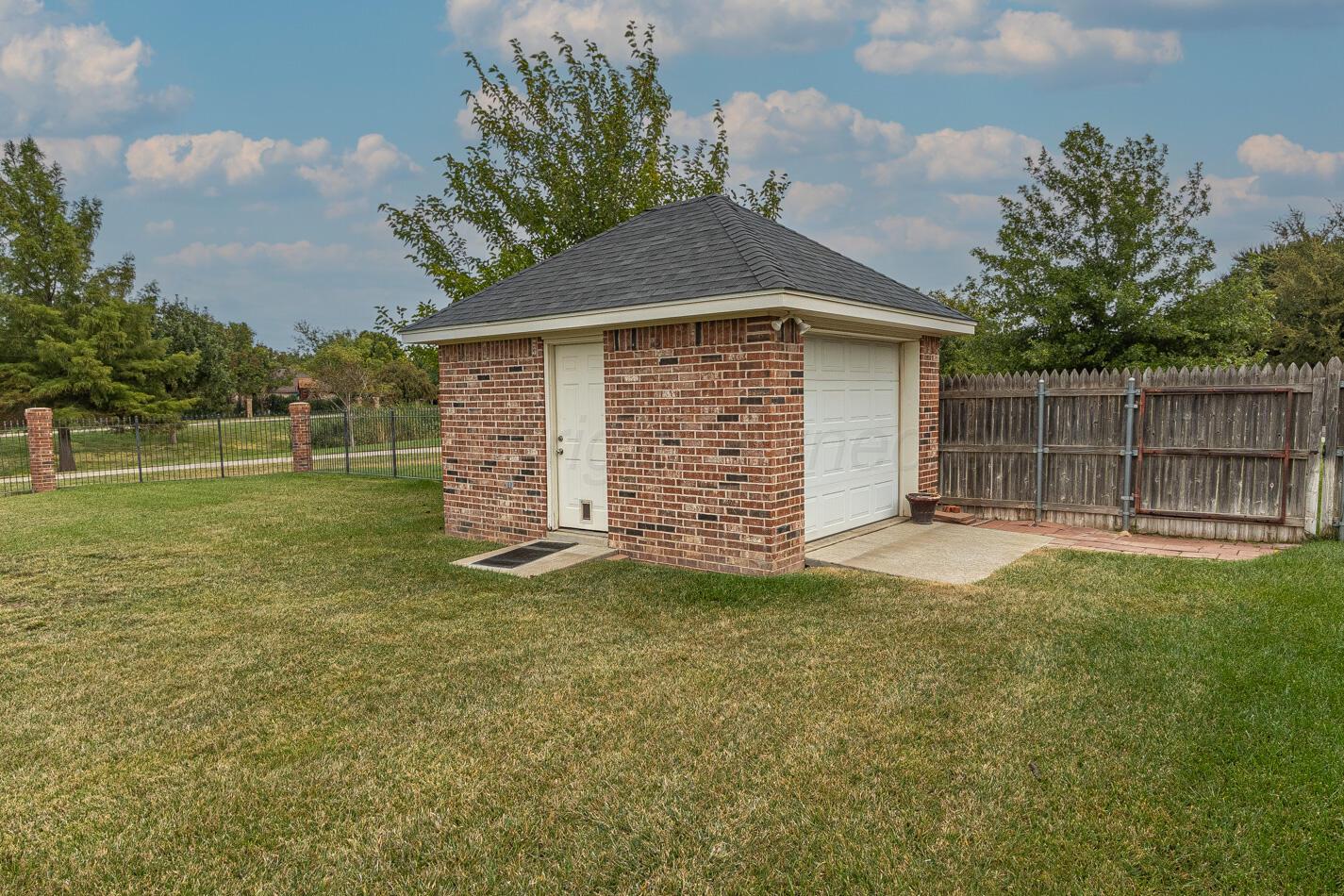 7500 Bayswater Road Amarillo, TX 79119 - Photo 36 of 46 a view of a yard in front of a house