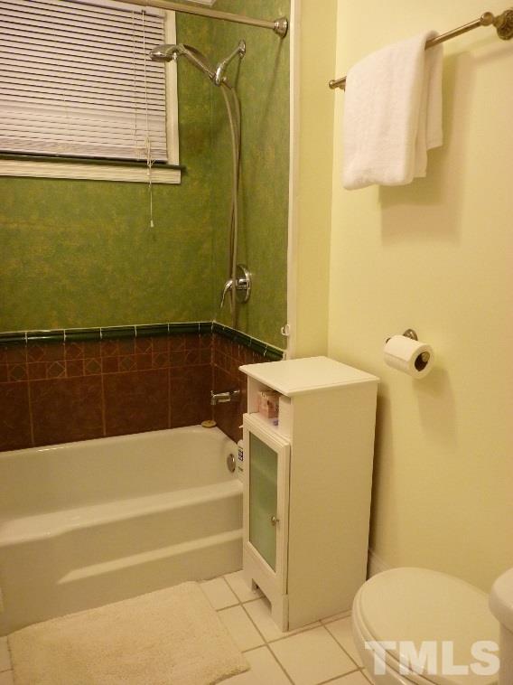1324 Mordecai Drive Raleigh, NC 27604 - Photo 15 of 22 a bathroom with a sink and a bathtub