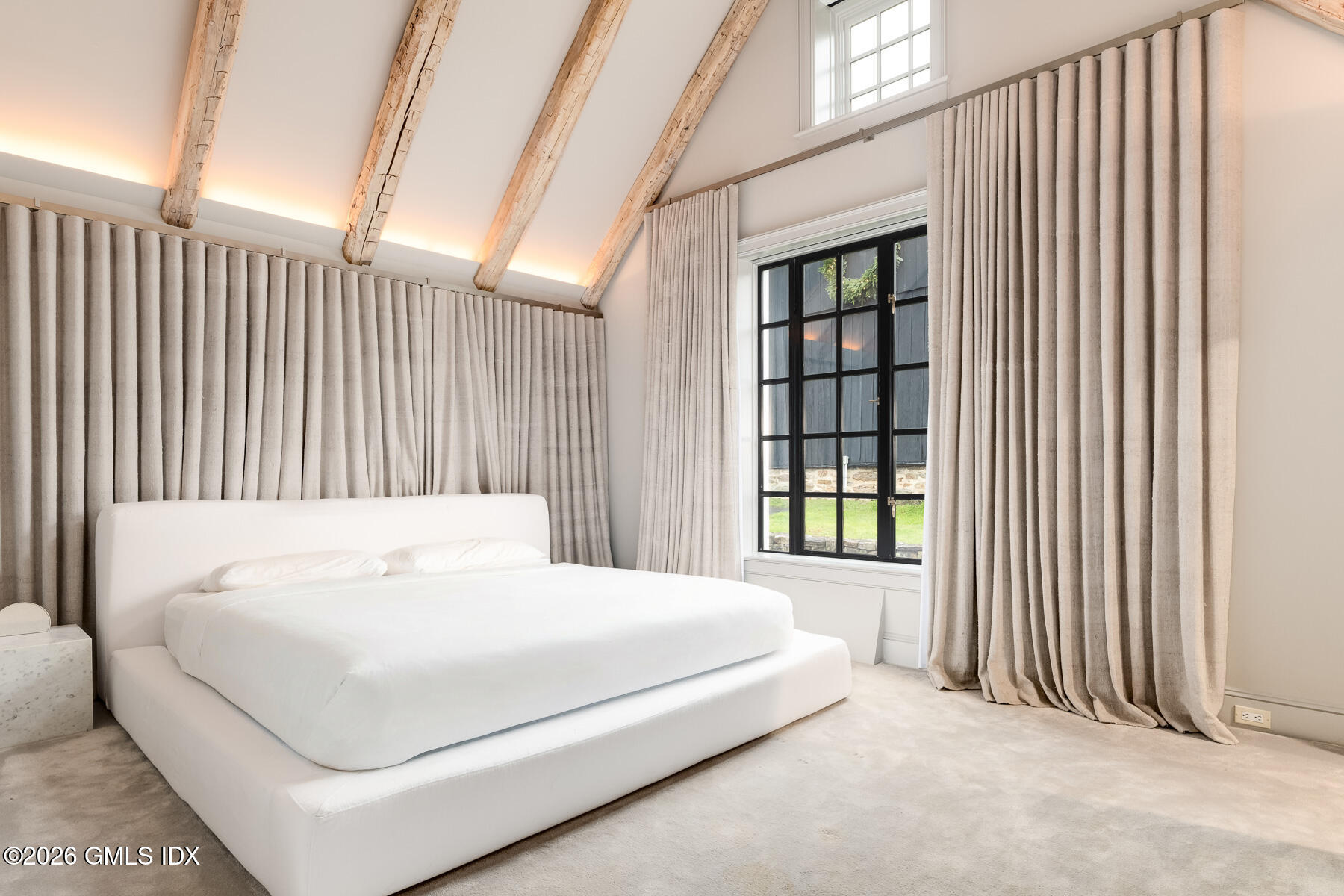 640 Round Hill Road Greenwich, CT 06831 - Photo 16 of 54 Primary Suite