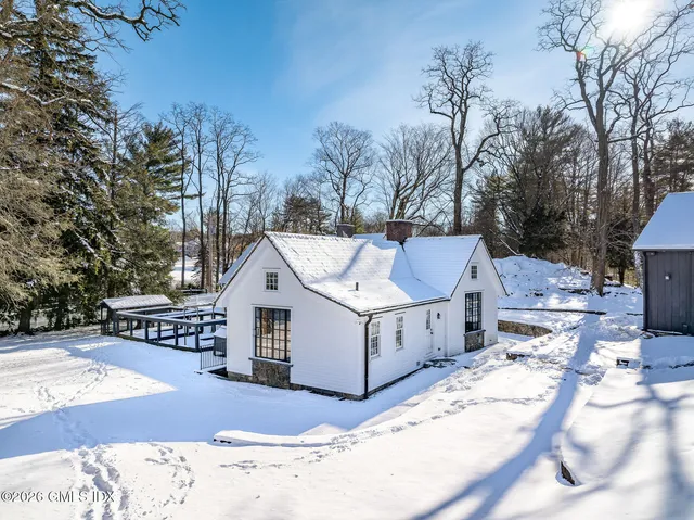 $8,000,000 | 640 Round Hill Road, Greenwich, CT 06831