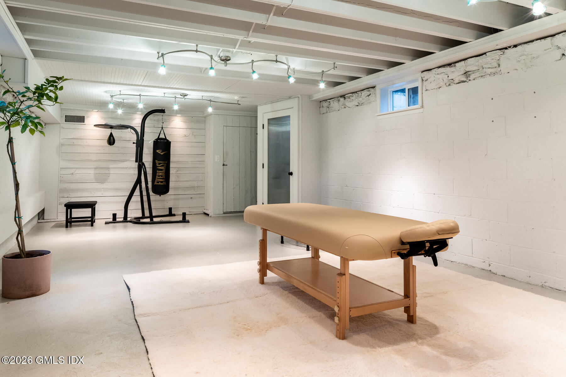 640 Round Hill Road Greenwich, CT 06831 - Photo 24 of 54 640 Round Hill Rd INT 24 - WEB