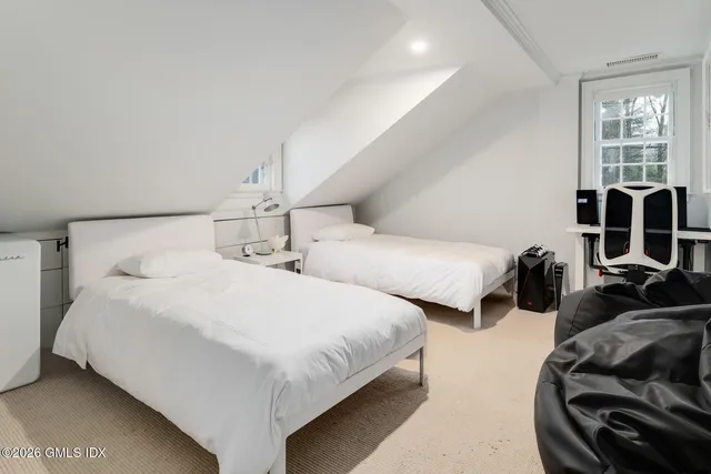 $8,000,000 | 640 Round Hill Road, Greenwich, CT 06831