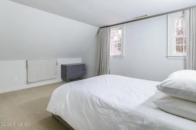 $8,000,000 | 640 Round Hill Road, Greenwich, CT 06831