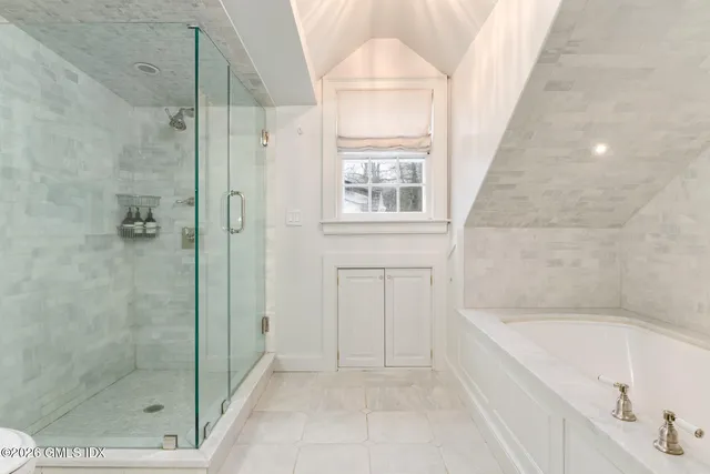 $8,000,000 | 640 Round Hill Road, Greenwich, CT 06831