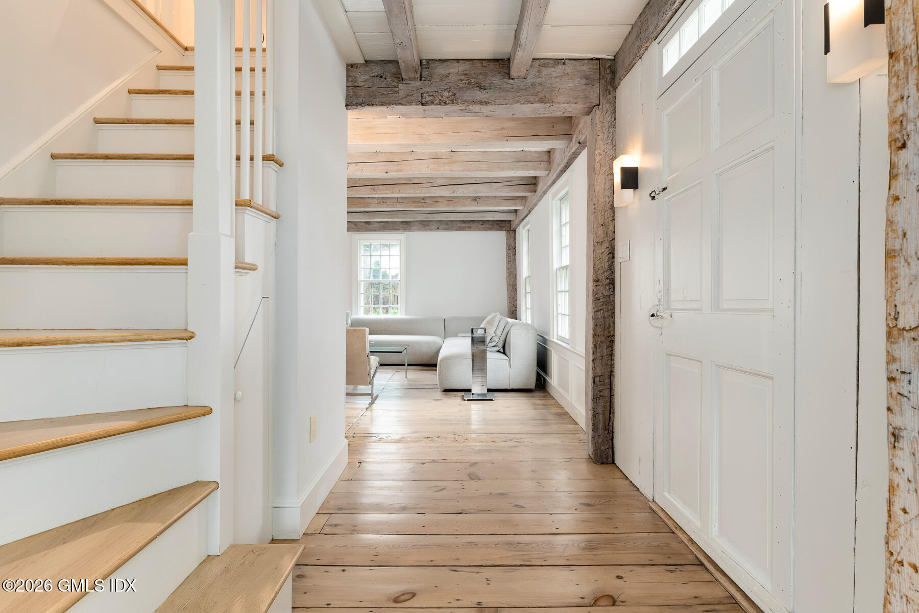 640 Round Hill Road Greenwich, CT 06831 - Photo 3 of 54 Entry Foyer