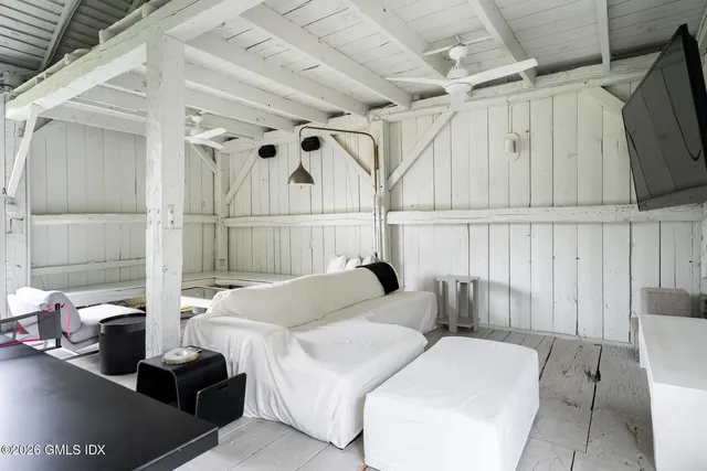 $8,000,000 | 640 Round Hill Road, Greenwich, CT 06831