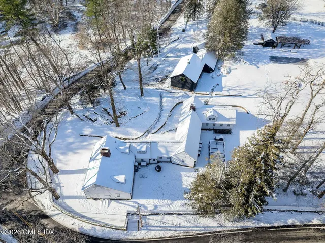 $8,000,000 | 640 Round Hill Road, Greenwich, CT 06831