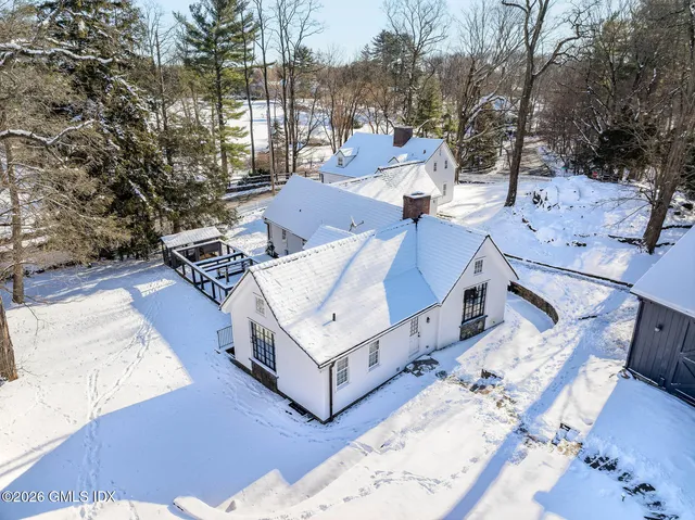 $8,000,000 | 640 Round Hill Road, Greenwich, CT 06831