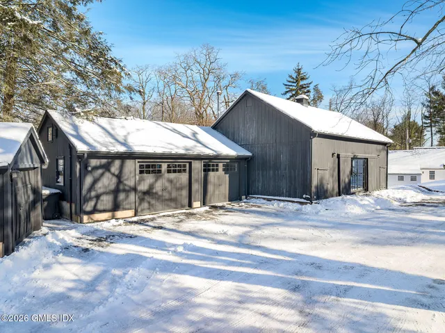 $8,000,000 | 640 Round Hill Road, Greenwich, CT 06831