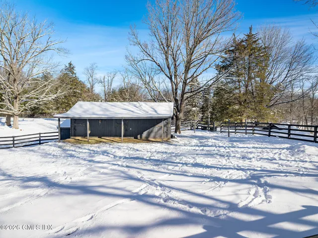 $8,000,000 | 640 Round Hill Road, Greenwich, CT 06831