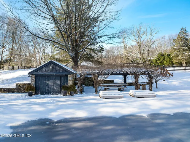 $8,000,000 | 640 Round Hill Road, Greenwich, CT 06831