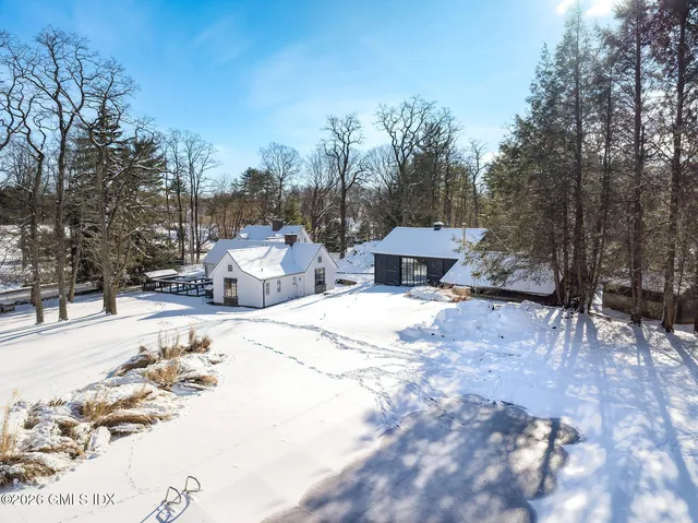 $8,000,000 | 640 Round Hill Road, Greenwich, CT 06831