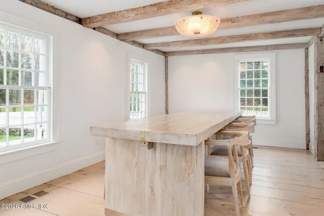 $8,000,000 | 640 Round Hill Road, Greenwich, CT 06831