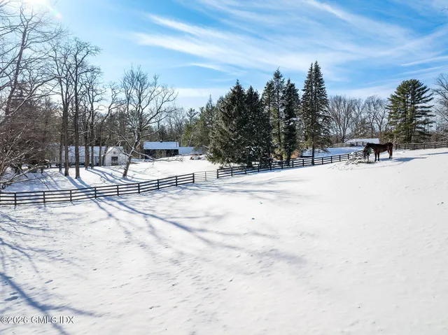 $8,000,000 | 640 Round Hill Road, Greenwich, CT 06831