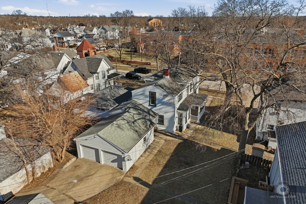 1009 Paul Street Ottawa, IL 61350 - Photo 20 of 25 an aerial view of multiple house