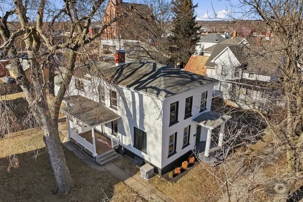 a view of house with a yard