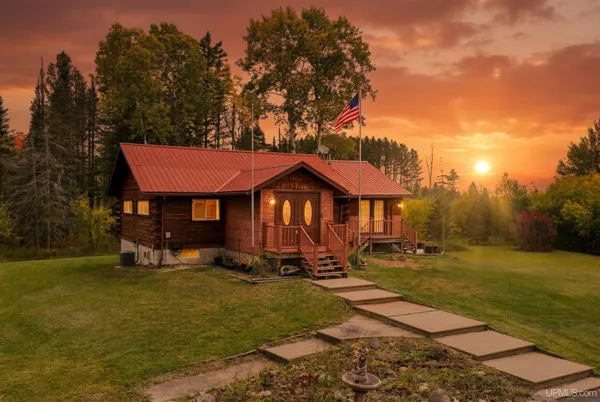 $325,000 | 4995 East Maple Ridge 37th Road, Rock, MI 49880