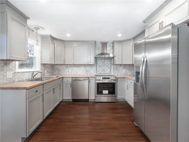 $549,900 | 2 Sandalwood Court, Coventry, RI 02816