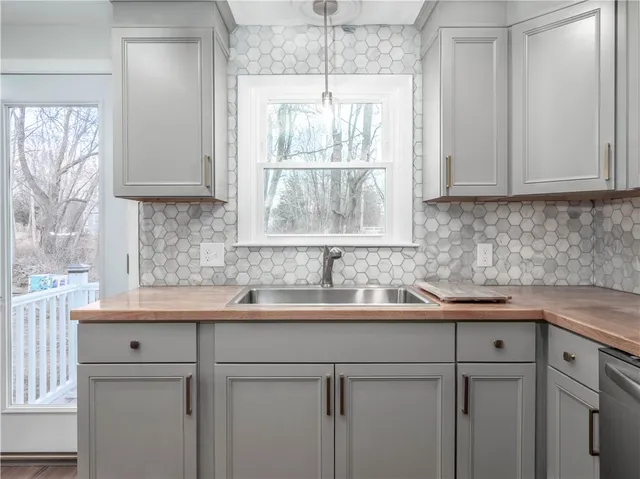 $549,900 | 2 Sandalwood Court, Coventry, RI 02816