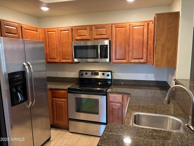 $1,750 | 3830 East Lakewood Parkway East, Unit 2013, Phoenix, AZ 85048