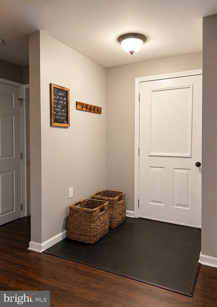 1686 Mapledale Road Elizabethtown, PA 17022 - Photo 6 of 41 Welcoming entryway with stylish storage.
