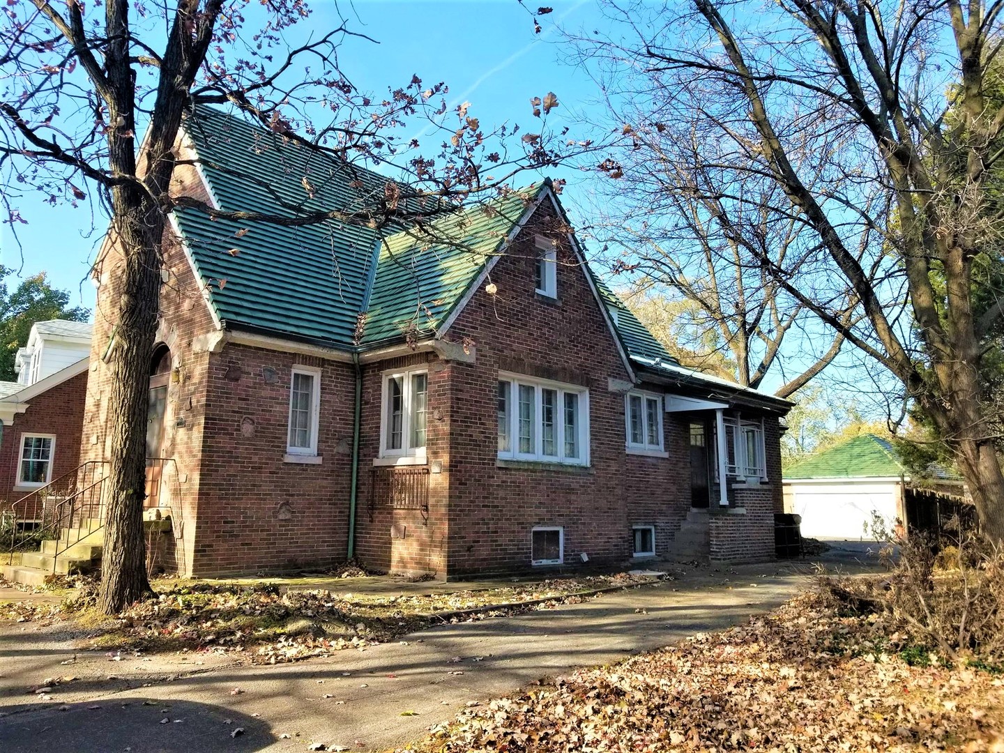 212 Blackhawk Road Riverside, IL 60546 - Photo 4 of 15