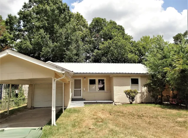 $1,550 | 946 Milam Street, Liberty, TX 77575