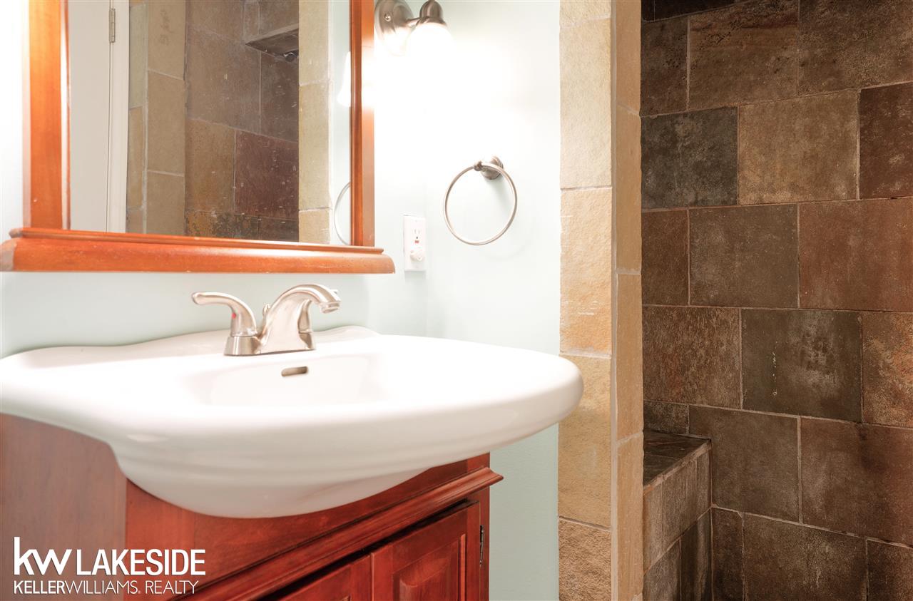 2702 Trafford Road Royal Oak, MI 48073 - Photo 21 of 38 50057928-20.JPG