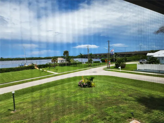 a view of a fountain in front of a house