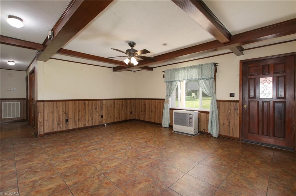 1917 Garner Road Denton, NC 27239 - Photo 20 of 41 Livingroom