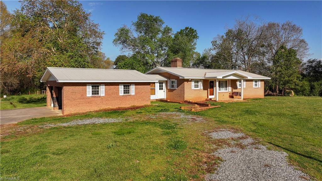1917 Garner Road Denton, NC 27239 - Photo 4 of 41