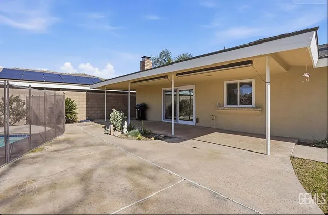 a view of utility room