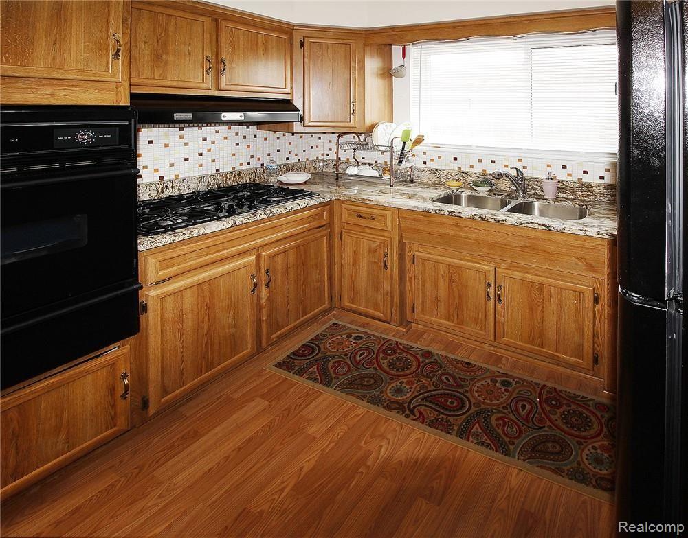 13657 Martin Road Warren, MI 48088 - Photo 5 of 16 kitchen (1).jpg