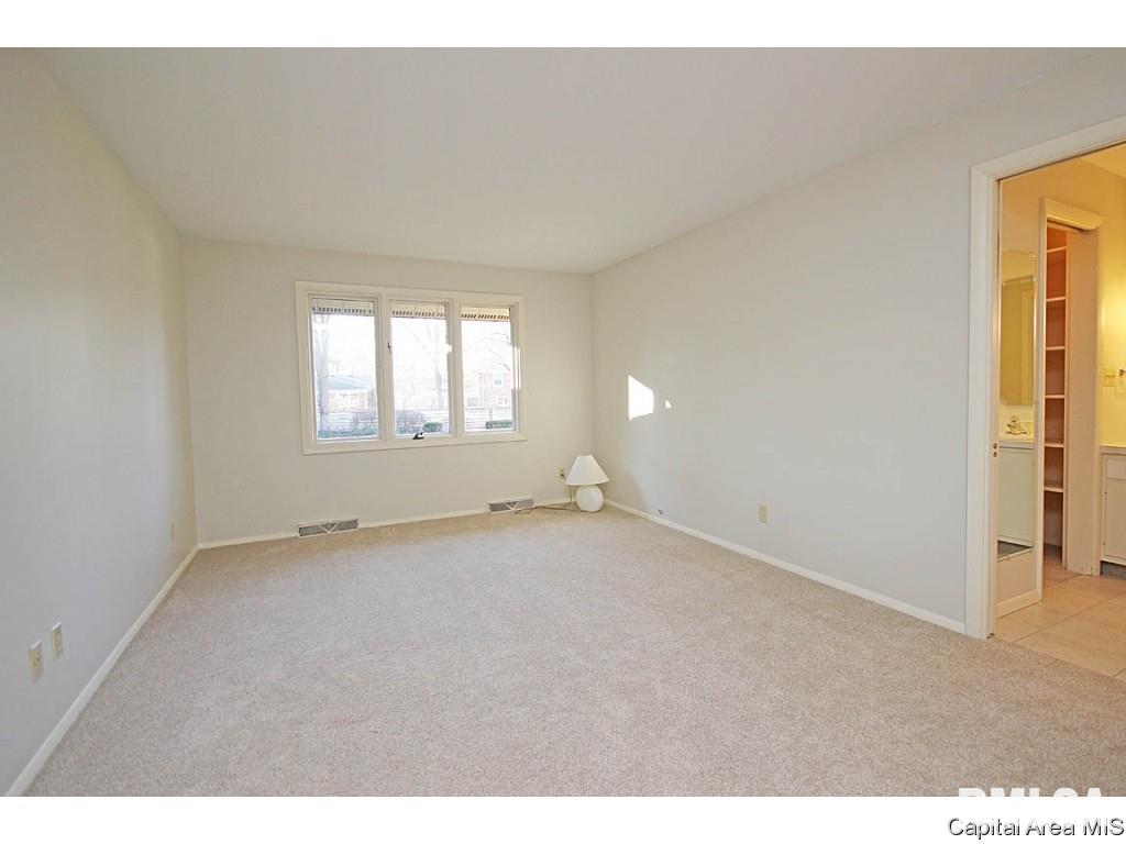 2325 Sylvan Road Springfield, IL 62704 - Photo 11 of 36 Gallery Image 11