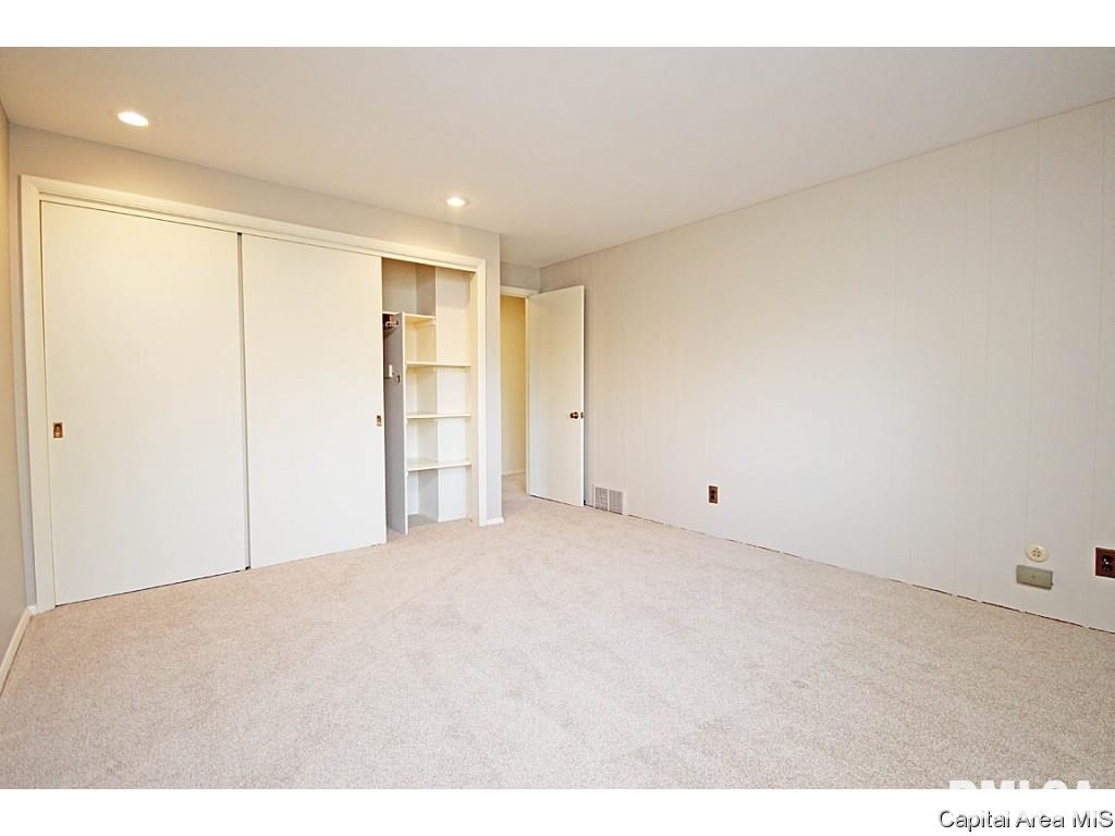 2325 Sylvan Road Springfield, IL 62704 - Photo 17 of 36 Gallery Image 17