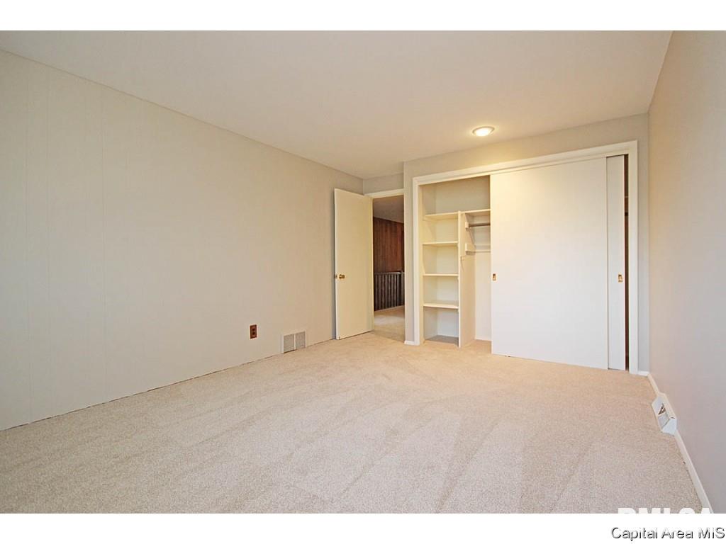 2325 Sylvan Road Springfield, IL 62704 - Photo 18 of 36 Gallery Image 18