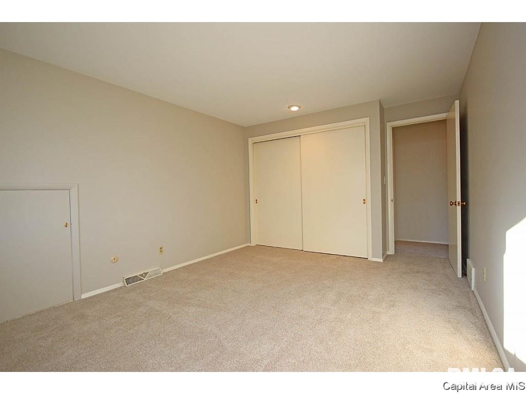 2325 Sylvan Road Springfield, IL 62704 - Photo 20 of 36 Gallery Image 20