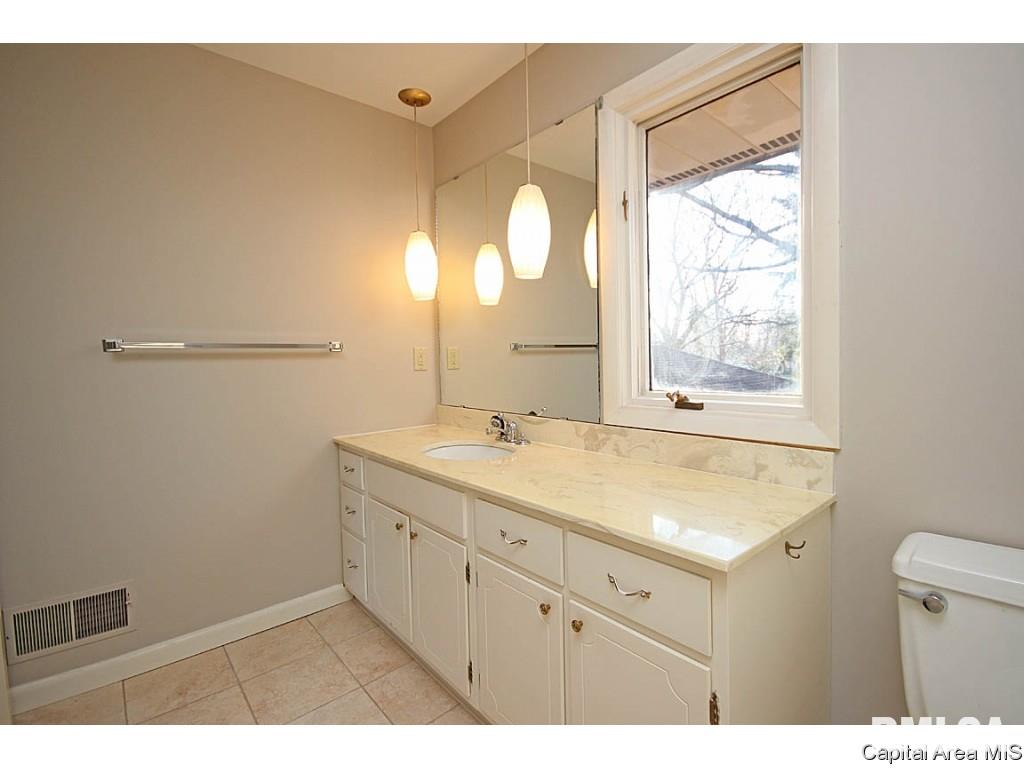 2325 Sylvan Road Springfield, IL 62704 - Photo 26 of 36 Gallery Image 26