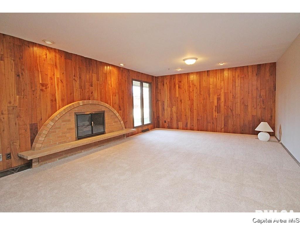 2325 Sylvan Road Springfield, IL 62704 - Photo 5 of 36 Gallery Image 5